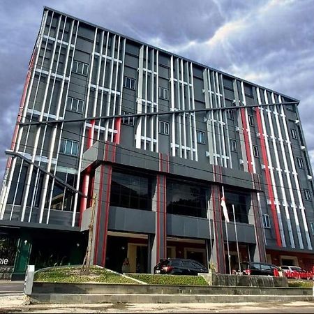 New Hollywood Hotel Pekanbaru Exterior photo