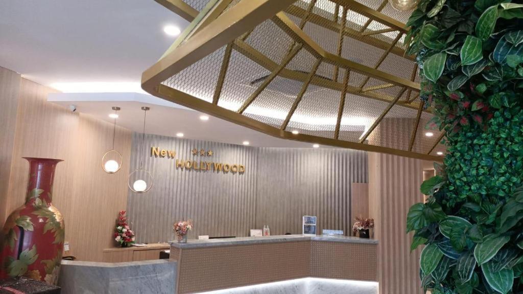 New Hollywood Hotel Pekanbaru Exterior photo