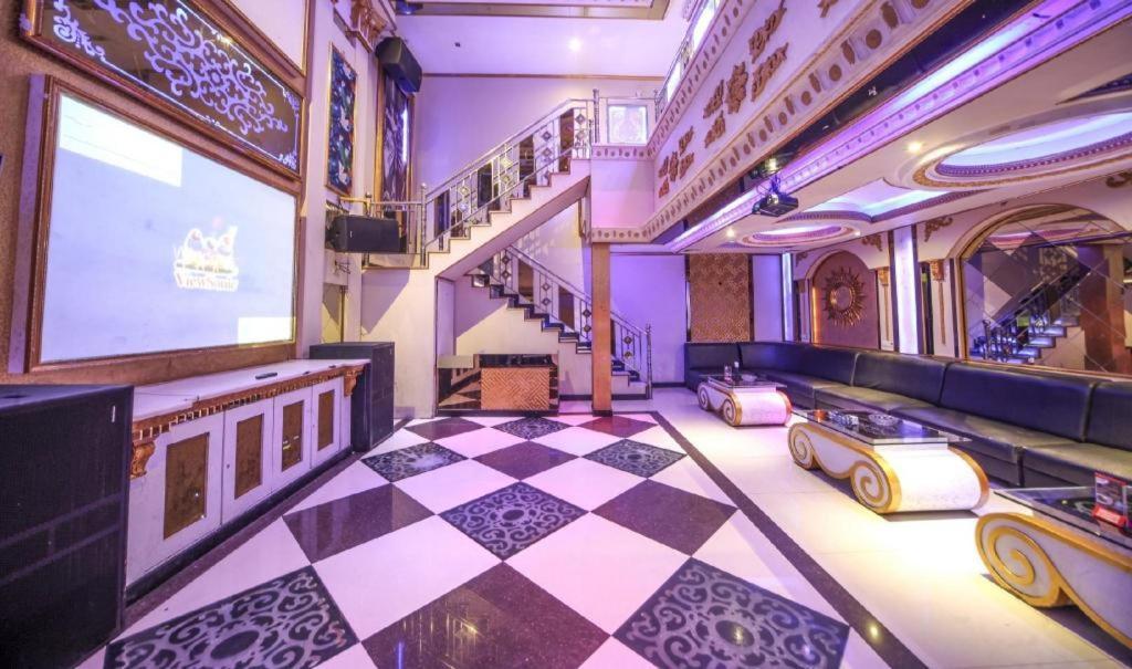 New Hollywood Hotel Pekanbaru Exterior photo