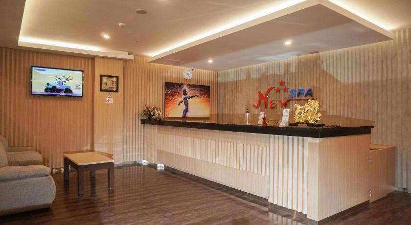 New Hollywood Hotel Pekanbaru Exterior photo