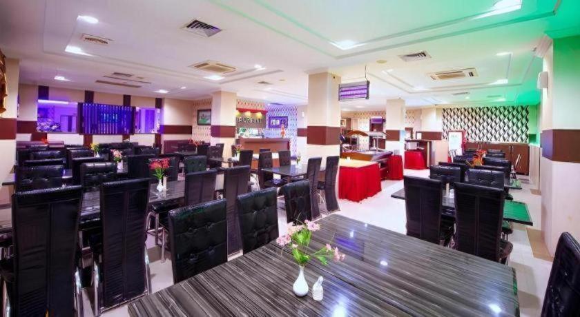 New Hollywood Hotel Pekanbaru Exterior photo
